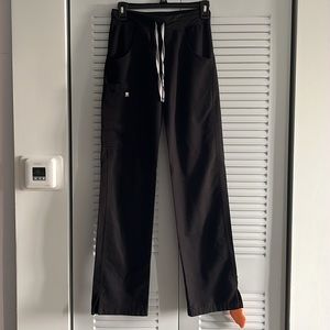 XXS FIGS kade cargo scrub bottoms, gently worn.
